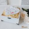 Rózsás doboz szappanvirágokkal és függővel, feliratozható