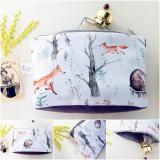 Neszesszer, ék oldalú, erdei állatos, szürke 