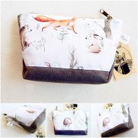 Neszesszer, ék oldalú, erdei állatos, szürke 